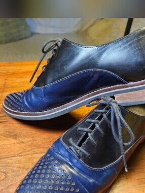 Two-Tone Leather Oxfords — Women's 39 (8.5)